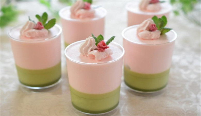 make cherry blossom matcha mousse with gelatin